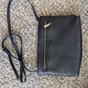 Black cross shoulder purse